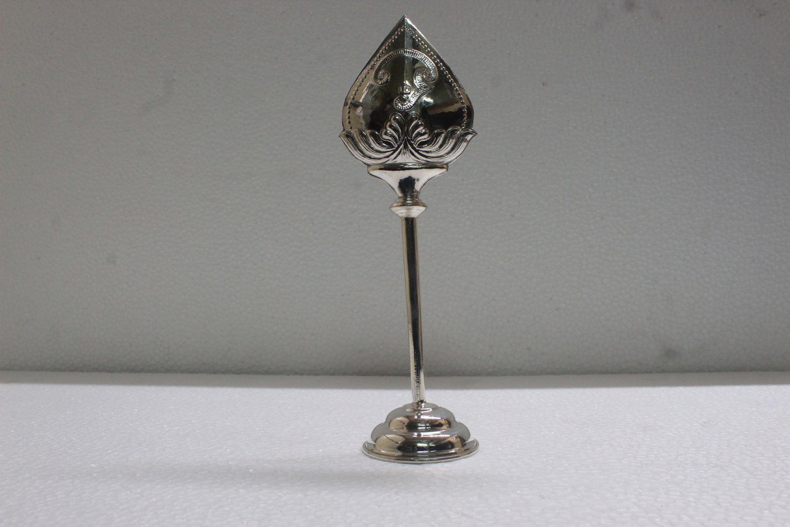 Silver Special Vel with Stand